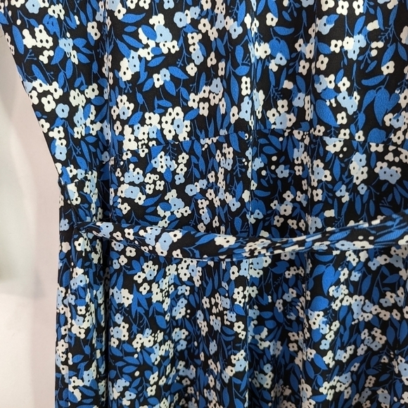 Leota Dress Size Medium Petite Faux Wrap Blue Stretch Floral Bell Sleeve Belted - Picture 8 of 10
